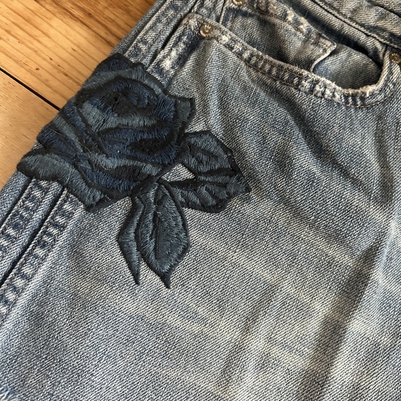 ALLSAINTS Pam Rose Embroidered Cutoff Denim Shorts Size 27 - Picture 2 of 9